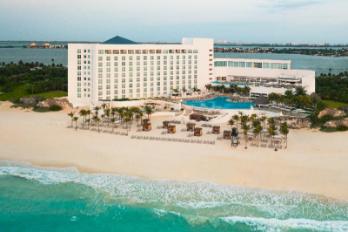 Le Blanc Spa Resort Cancun luxury adults-only all-inclusive with pristine beachfront, elegant pools, and world-class spa in Cancun Hotel Zone.