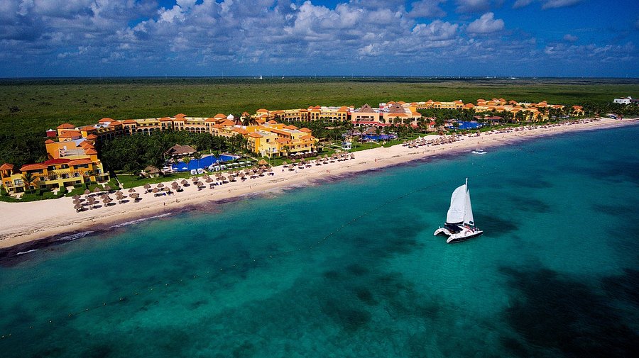 Ocean Coral and Turquesa all-inclusive resort in Puerto Morelos with expansive pools, beachfront setting, and family-friendly atmosphere.
