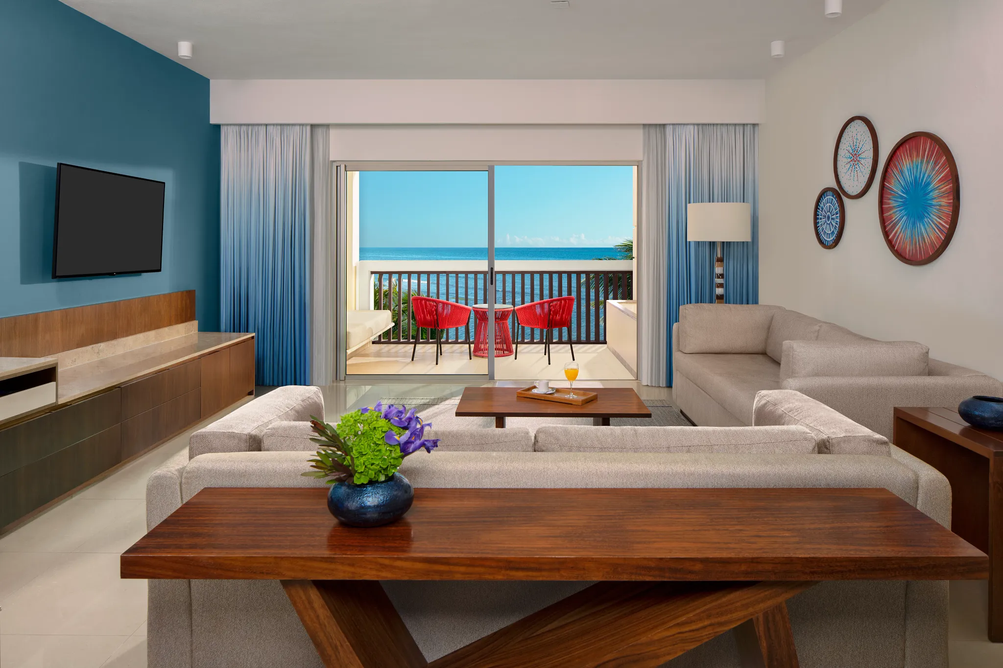 Preferred Club Master Suite Ocean Front living area with balcony access and ocean views at Dreams Puerto Morelos.